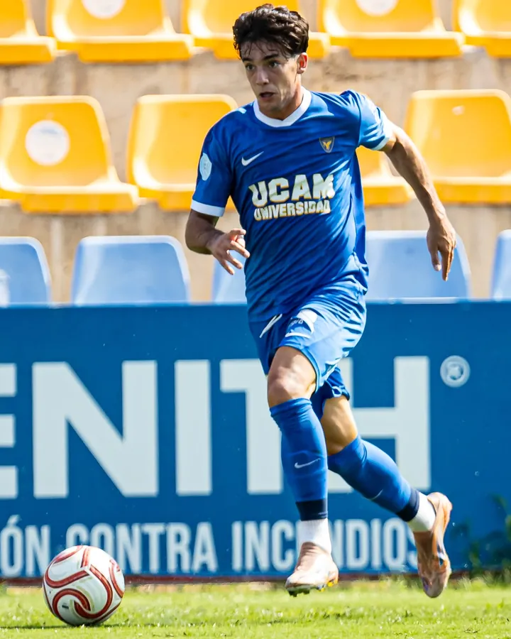 Alex Fernández, extremo