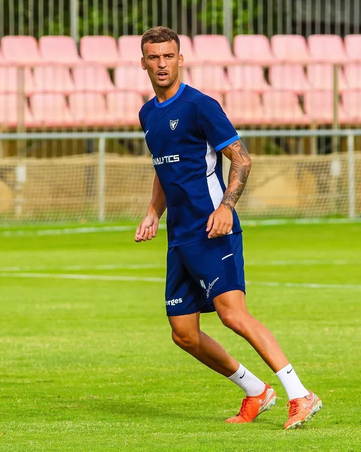 Diego Mirapeix, defensa central