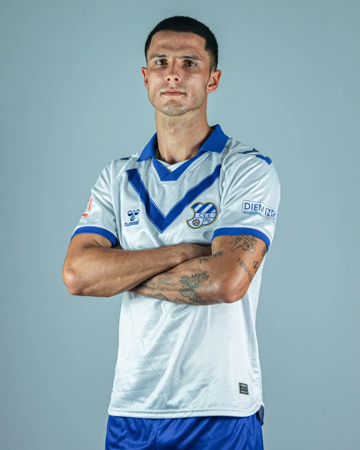 Víctor Edo, defensa central