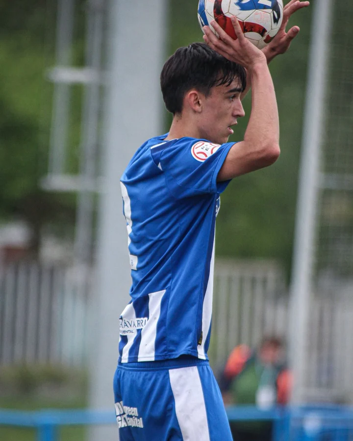 Unax Castaño, defensa central · lateral derecho